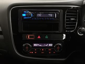 2016 Mitsubishi Outlander - Thumbnail