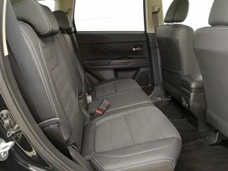 2016 Mitsubishi Outlander - Thumbnail