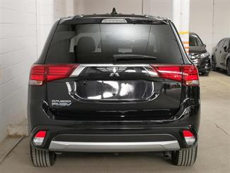 2016 Mitsubishi Outlander - Thumbnail