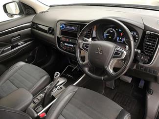 2016 Mitsubishi Outlander - Thumbnail