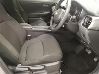 2018 Toyota C-HR - Thumbnail