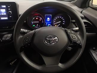 2018 Toyota C-HR - Thumbnail