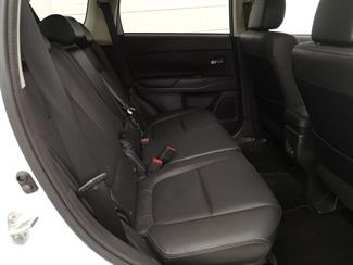 2013 Mitsubishi Outlander - Thumbnail