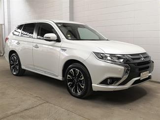 2017 Mitsubishi Outlander - Thumbnail