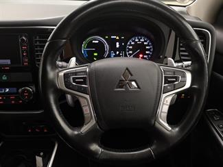 2017 Mitsubishi Outlander - Thumbnail