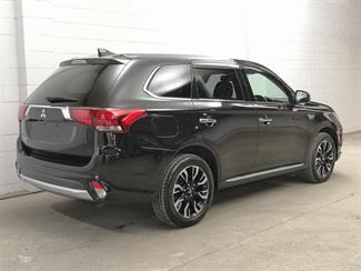 2015 Mitsubishi Outlander - Thumbnail