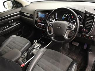 2015 Mitsubishi Outlander - Thumbnail