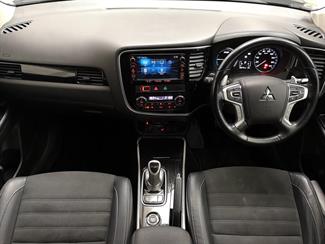 2015 Mitsubishi Outlander - Thumbnail