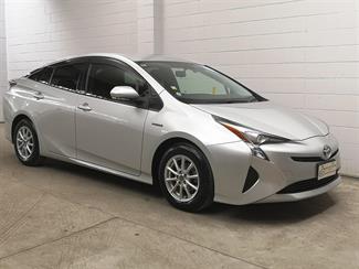 2016 Toyota Prius - Thumbnail
