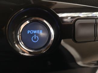 2016 Toyota Prius - Thumbnail