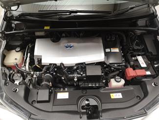 2016 Toyota Prius - Thumbnail