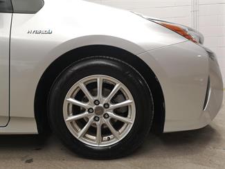 2016 Toyota Prius - Thumbnail