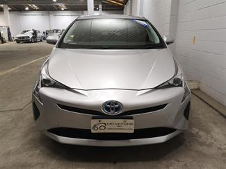 2016 Toyota Prius - Thumbnail