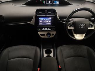 2016 Toyota Prius - Thumbnail