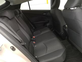 2016 Toyota Prius - Thumbnail