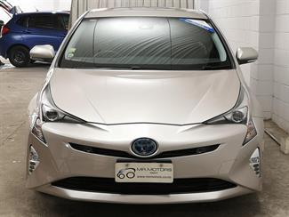 2016 Toyota Prius - Thumbnail