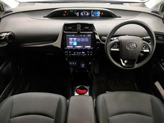 2016 Toyota Prius - Thumbnail