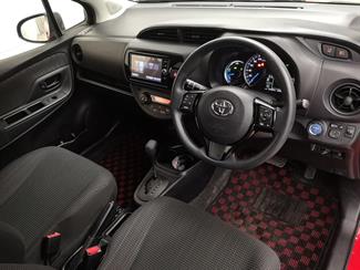 2017 Toyota Vitz - Thumbnail