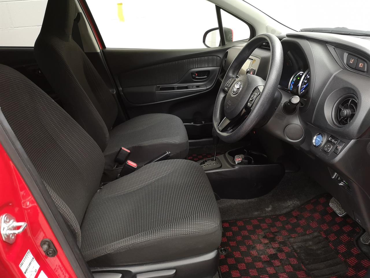 2017 Toyota Vitz