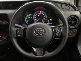 2017 Toyota Vitz - Thumbnail
