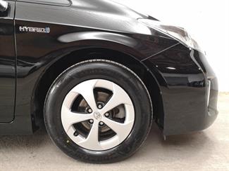 2014 Toyota Prius - Thumbnail