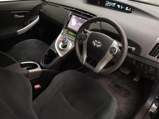 2014 Toyota Prius - Thumbnail
