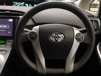 2014 Toyota Prius - Thumbnail