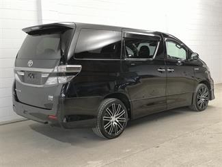 2013 Toyota Alphard - Thumbnail
