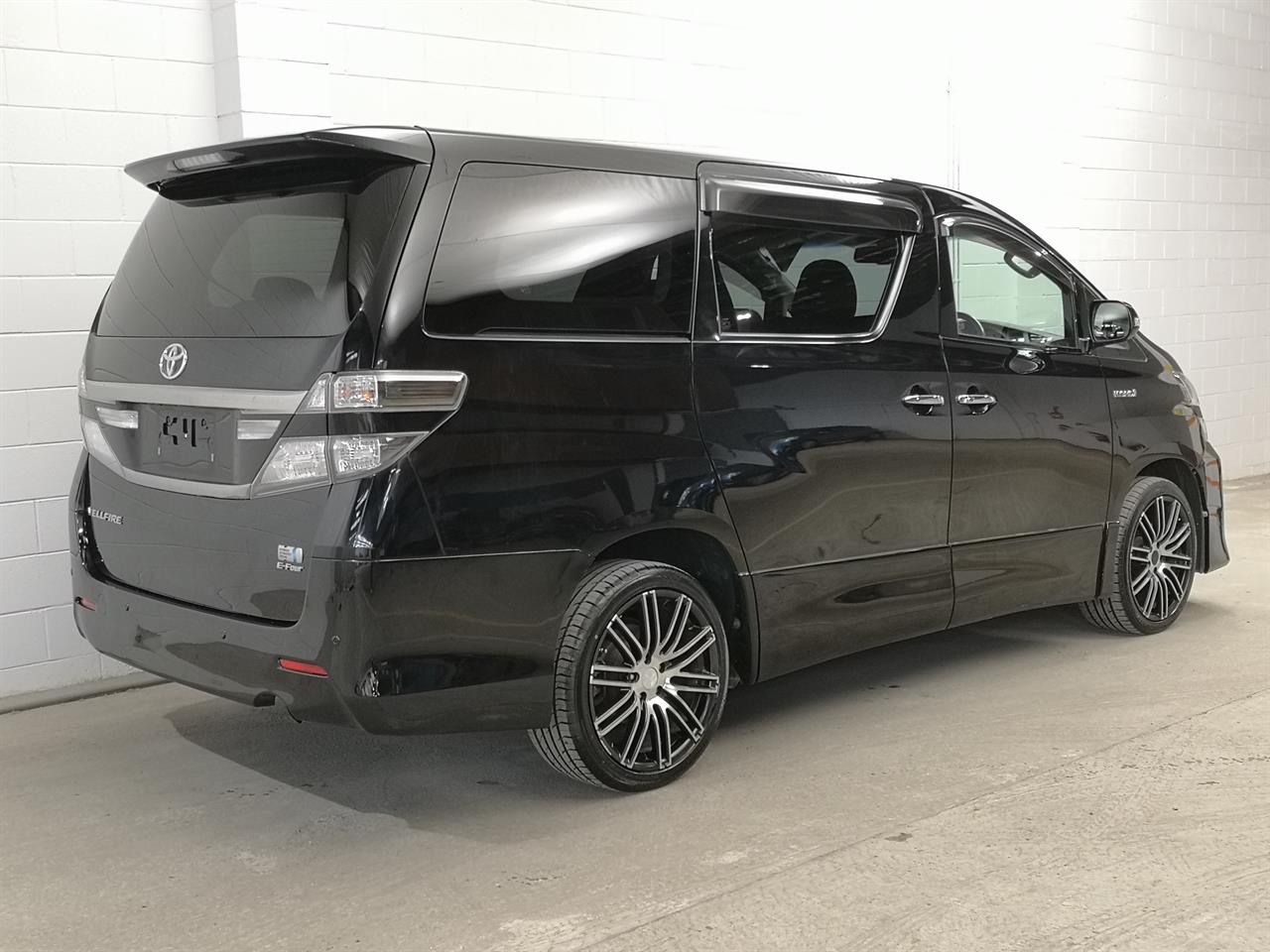 2013 Toyota Alphard