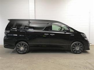 2013 Toyota Alphard - Thumbnail