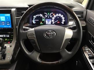 2013 Toyota Alphard - Thumbnail