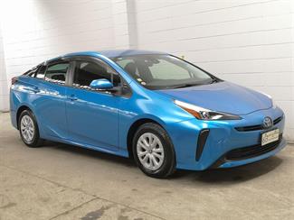 2020 Toyota Prius - Thumbnail