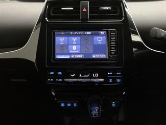 2020 Toyota Prius - Thumbnail