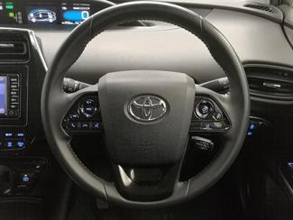 2020 Toyota Prius - Thumbnail