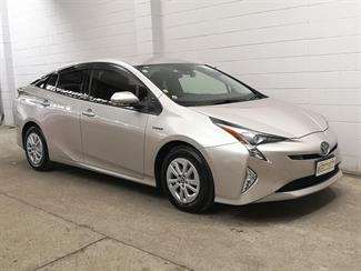 2018 Toyota Prius - Thumbnail
