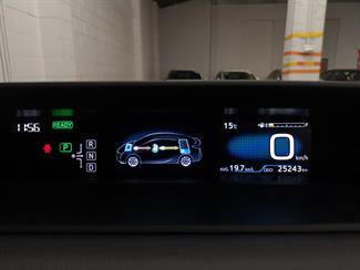 2018 Toyota Prius - Thumbnail