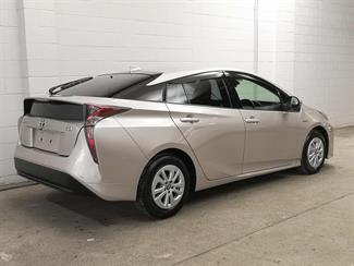 2018 Toyota Prius - Thumbnail