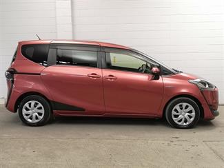 2016 Toyota Sienta - Thumbnail