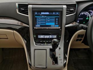 2013 Toyota Alphard - Thumbnail