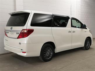 2013 Toyota Alphard - Thumbnail