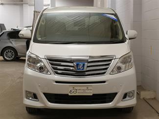 2013 Toyota Alphard - Thumbnail