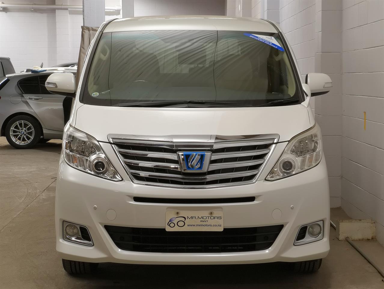 2013 Toyota Alphard