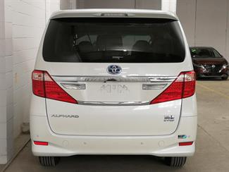 2013 Toyota Alphard - Thumbnail