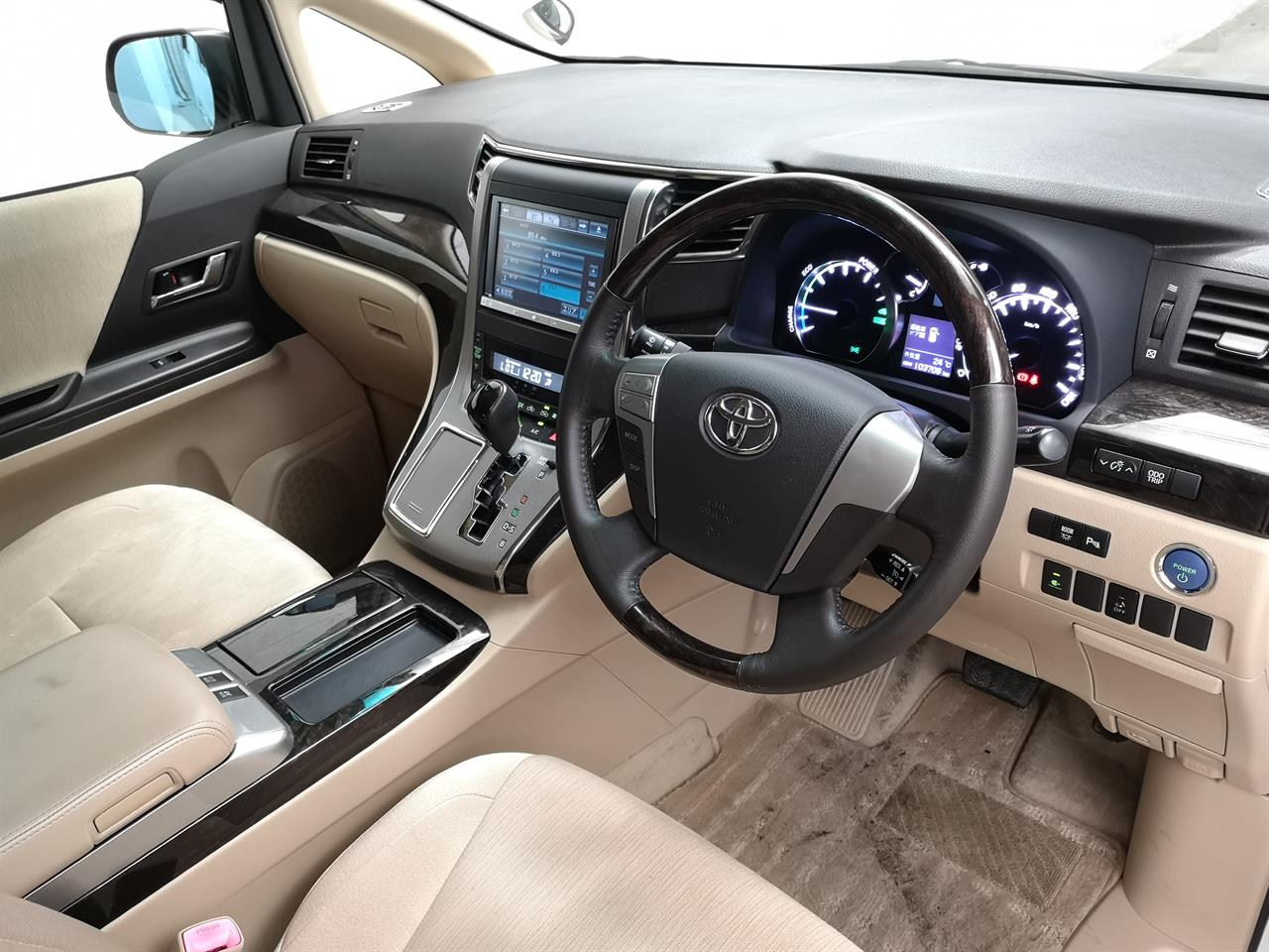 2013 Toyota Alphard