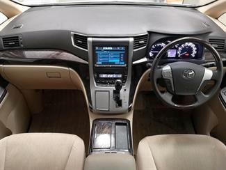 2013 Toyota Alphard - Thumbnail