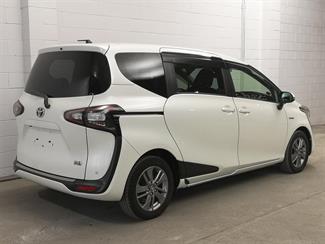 2016 Toyota Sienta - Thumbnail