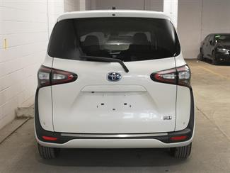 2016 Toyota Sienta - Thumbnail
