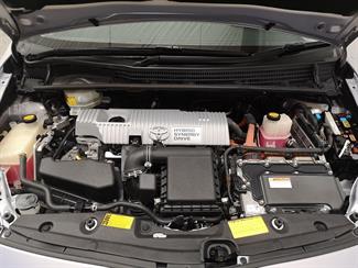 2013 Toyota Prius - Thumbnail
