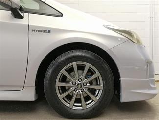 2013 Toyota Prius - Thumbnail