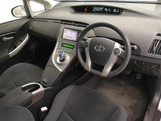 2013 Toyota Prius - Thumbnail